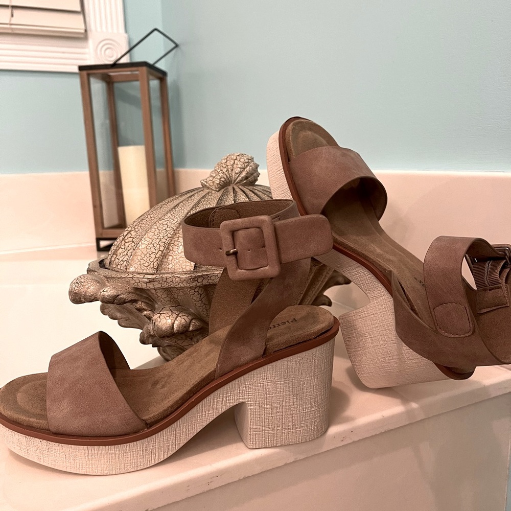 Pierre Dumas ankle strap tan heels - Picture 4 of 5